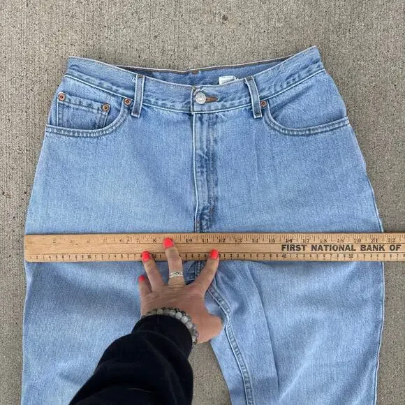 Vintage 90s Levi's 550 Relaxed Fit Tapered Leg Light Blue Jeans Size 12 Reg M